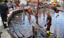 Affonda imbarcazione storica a Chioggia, le immagini del recupero