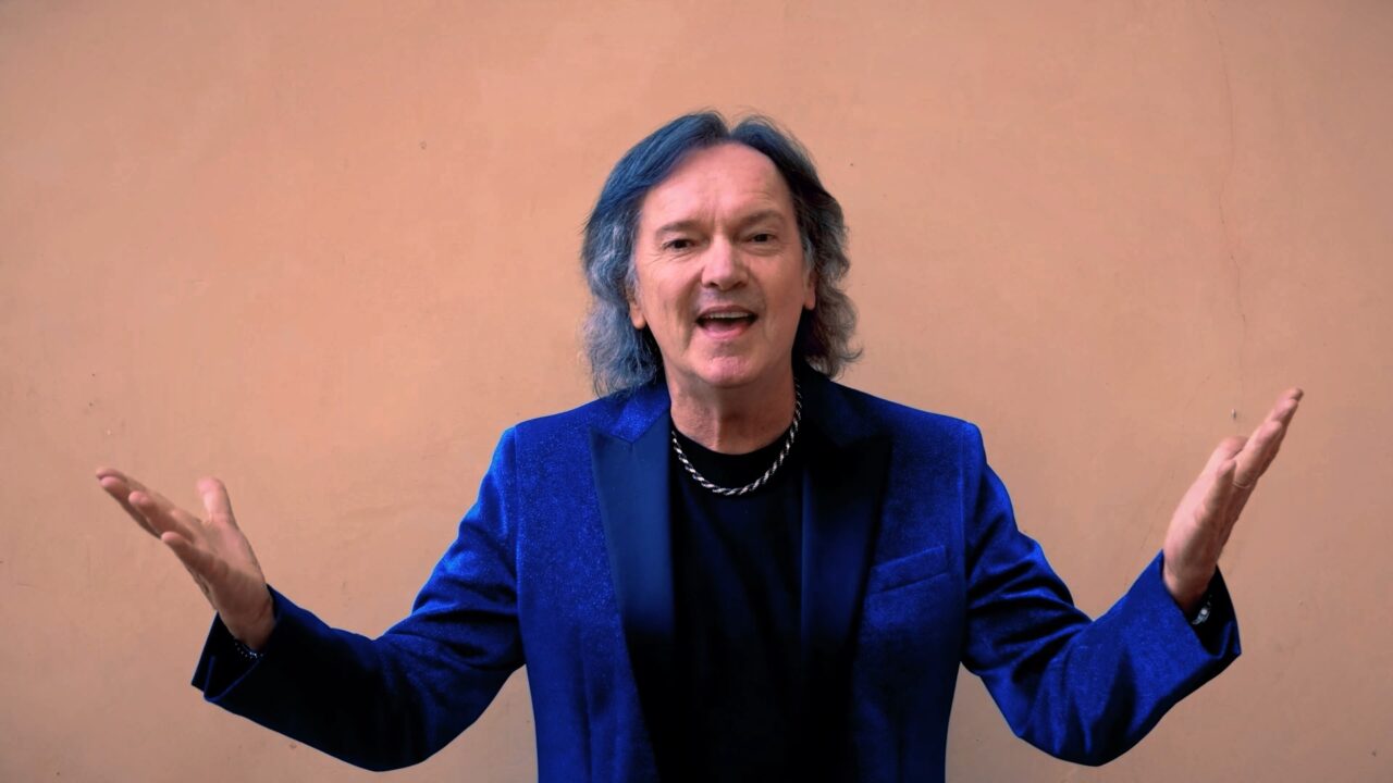 Red Canzian “accompagna” i bimbi veneti a scuola