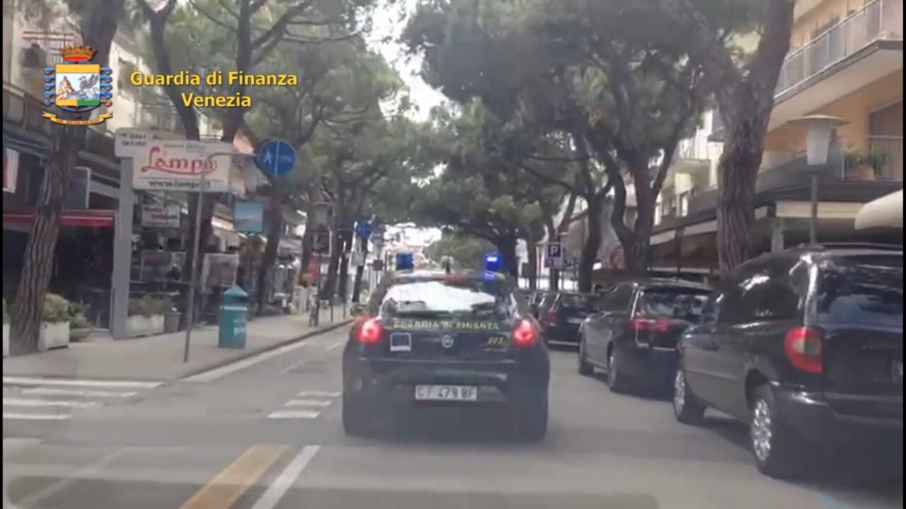 Jesolano “furbetto” beccato dalla Finanza: per il fisco aveva reddito zero ma possedeva case di lusso e orologi