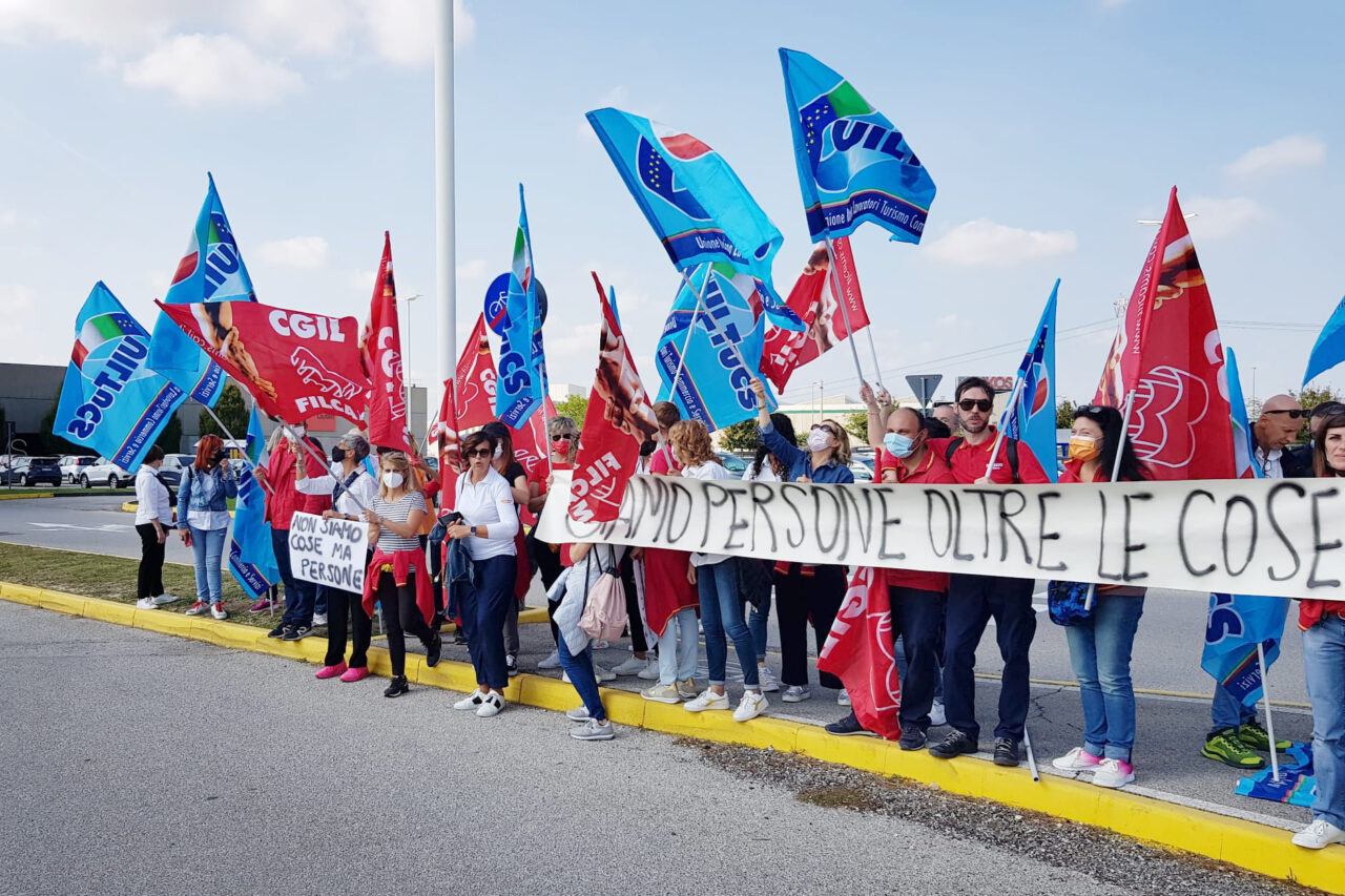 Sciopero alla Conad, sindacati sulle barricate: “L’azienda ha sostituito i lavoratori assenti”