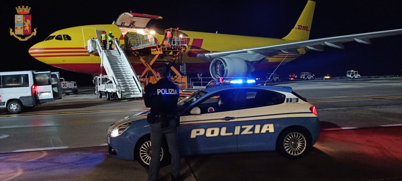 Poliziotti trovano una fotocamera rubata: risalgono al proprietario grazie alle foto nella memoria