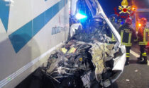 Tragico incidente tra un furgone e un camion: morta una donna