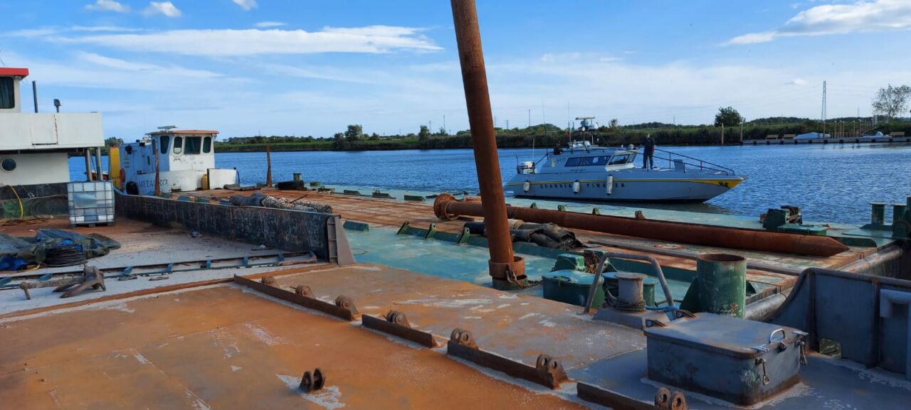 Cantiere navale sotto sequestro: sversavano nel Brenta rifiuti pericolosi
