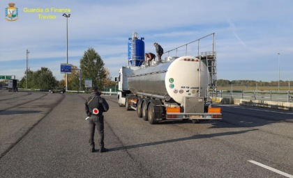 Contrabbando di gasolio spacciato per solvente “green”