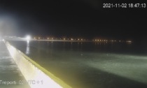 Acqua alta a Venezia, in arrivo una marea da 140 centimetri: le foto del Mose in azione