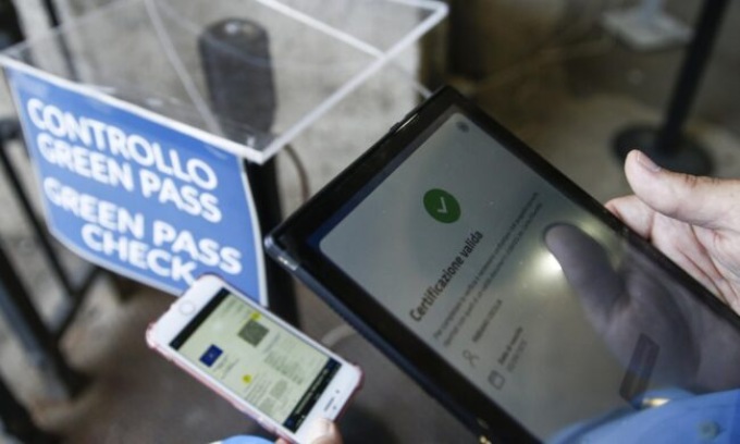 La proposta Fipe Confcommercio per i pubblici esercizi: “Rimuovere l’obbligo per i gestori di controllare il Green pass”