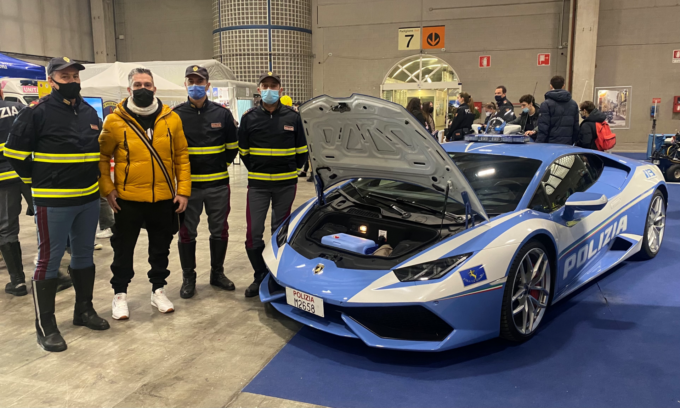 “Sono vivo grazie alla Lamborghini della polizia”, il veneziano Matteo incontra i suoi “eroi”