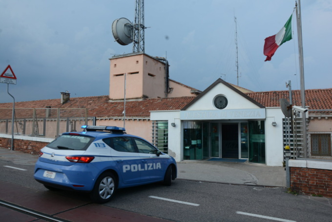 Allarme furti a Mestre, preso nella notte ladro in fuga