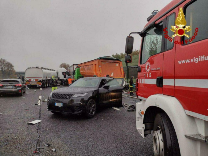 Incidente in A27, coinvolta un’autocisterna con benzina: un ferito grave
