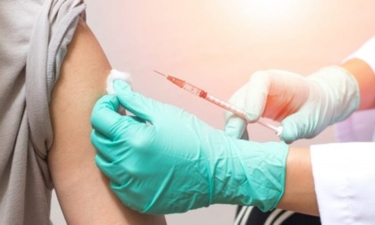 180 euro al mese per i tamponi anti Covid: insegnante No Vax si vaccina per "risparmiare"