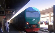 Scivola sul pavimento bagnato in treno, anziana si frattura una spalla: Trenitalia non risarcisce