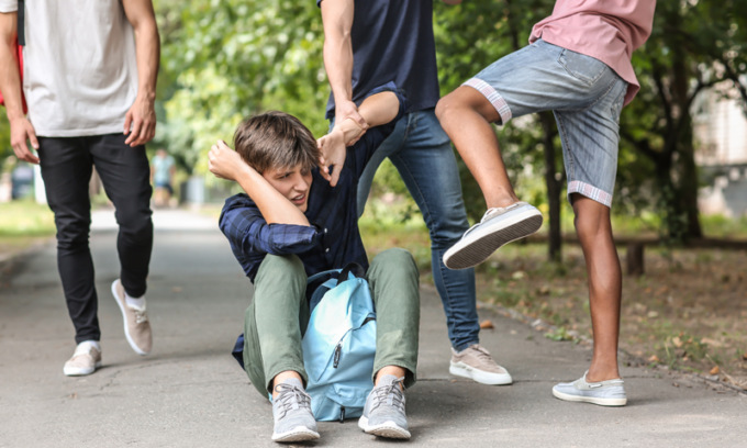 Ragazzi aggrediti e rapinati da una baby gang, individuati i responsabili
