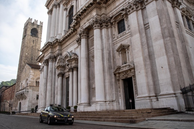 Corruzione e frode fiscale, arrestati un giudice, un consulente e un imprenditore: mascheravano il denaro illecito comprando fiches al Casino di Venezia