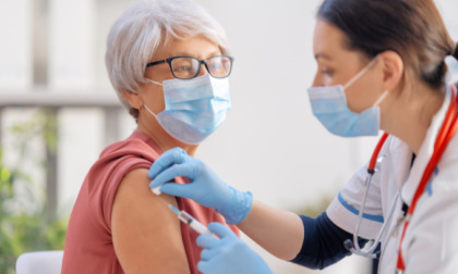 Vaccini anti-Covid e antinfluenzali in farmacia: nel primo mese in Veneto superati i numeri dello scorso anno