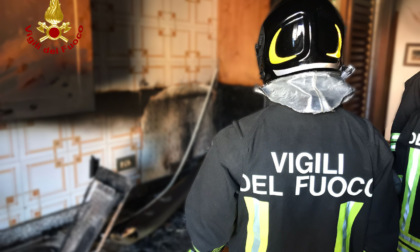 Incendio nella cucina di un appartamento, due persone intossicate dal fumo