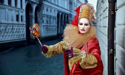 Venezia travolta dalla variante Omicron: tra alberghi vuoti, i dubbi sul Capodanno e l'ombra di un altro Carnevale "digitale", la città soffre