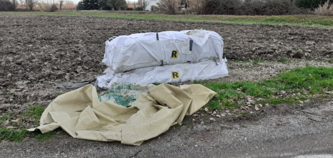 Abbandonati 3 metri cubi di lastre di amianto, Barberini: “Ci appelliamo al senso civico”
