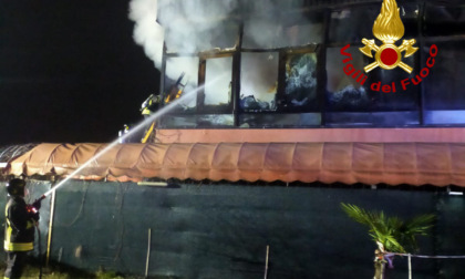 Paura a Jesolo per un incendio divampato all'interno dell'Hotel New Express