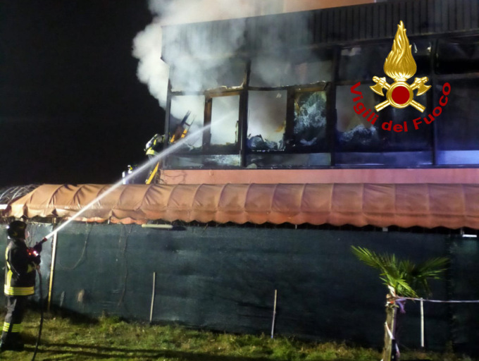 Paura a Jesolo per un incendio divampato all’interno dell’Hotel New Express