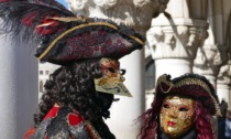 Carnevale di Venezia, il Comune vieta coriandoli di plastica e cannoni spara-stelle  filanti: multe fino a 500 euro