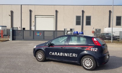 Operaio di una ditta veneziana cade da una tettoia: trasferito in ospedale