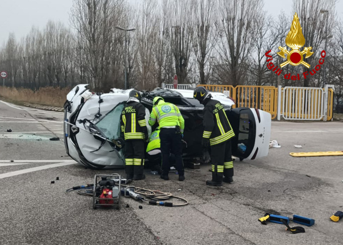 Incidente tra due auto sulla Triestina: 5 feriti