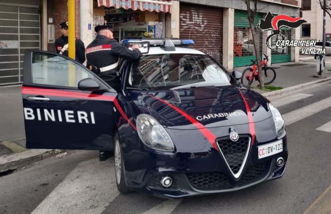 Altro che carcere: 31enne condannato nel 2012 era tranquillamente in giro a spacciare