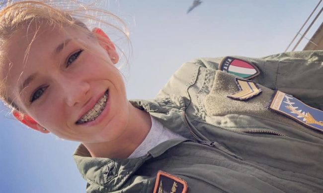 Cacciata dall’aeronautica dopo aver denunciato nonnismo, la 23enne Giulia Schiff fa la legionaria contro la Russia