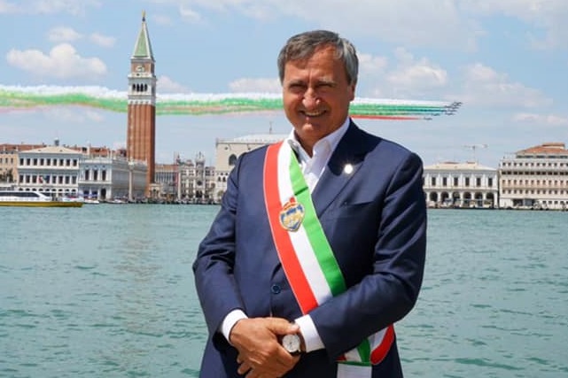 Malore a cena, il sindaco di Venezia Luigi Brugnaro è in terapia intensiva