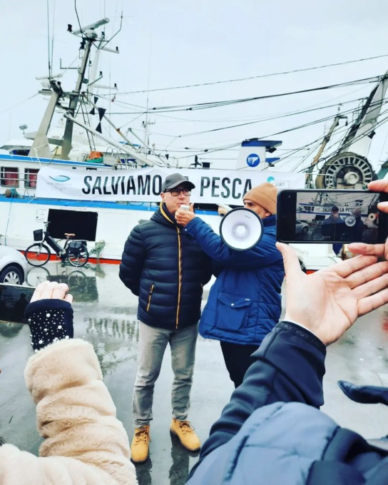 Caro gasolio, i pescatori non “abboccano” più: scatta lo sciopero. Corazzari: “Al fianco delle marinerie”