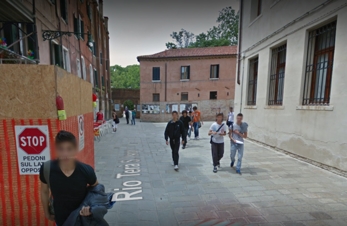 Studenti invadono l’Istituto Nautico per l’autogestione: ma insegnanti e bidelli creano un cordone e li bloccano