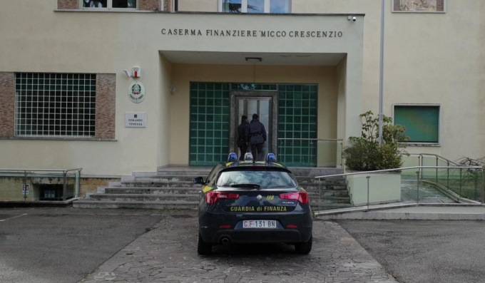 Badanti assunte con contratti irregolari: maxi frode fiscale, sequestrati 39 milioni