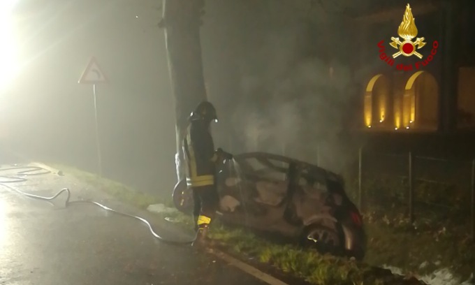 E’ il finanziere 35enne Francesco Longo l’uomo morto nell’abitacolo della sua auto andata a fuoco dopo l’incidente