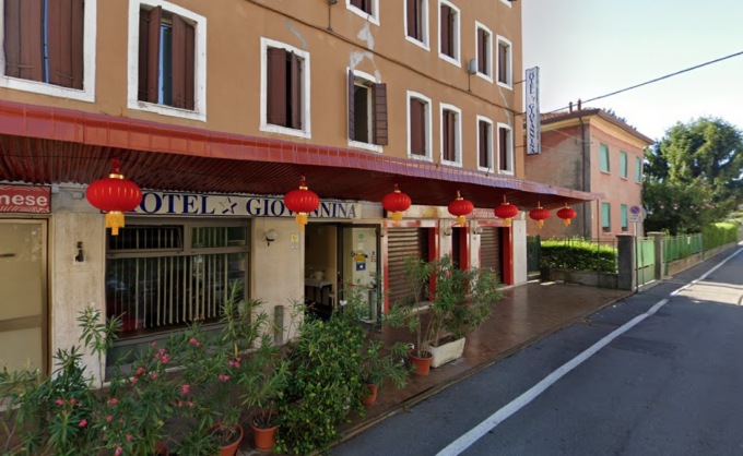 Non risponde al servizio in camera: 25enne trovato morto di overdose in albergo