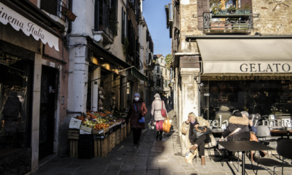 Il Comune di Venezia dice "basta" alle cineserie in vetrina