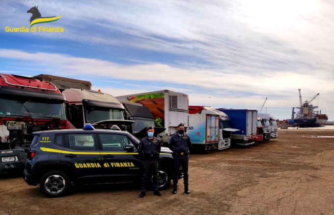 Esportazione illegale di camion inquinanti: erano destinati a Paesi africani