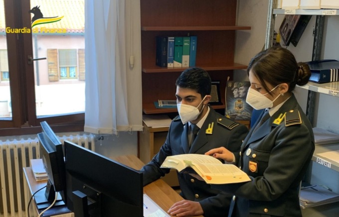 Titolari di aziende si fingono disoccupati per avere il reddito di cittadinanza: “spillati” allo Stato più di 900mila euro