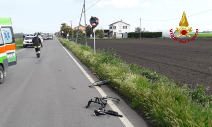 Tragedia a Cavarzere, bici da corsa travolta da un'auto: morto ciclista 68enne