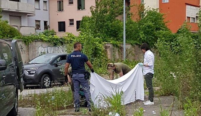 Morto di overdose in un’area abbandonata: è il quarto caso da gennaio