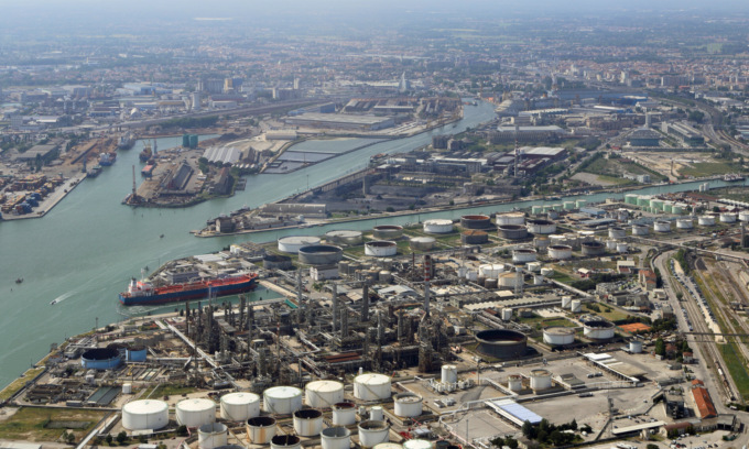 Vendita capannone Petrolchimico di Porto Marghera, il Pd all’attacco: “Inaccettabile”
