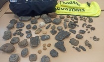 Sequestrati 9 chili di fossili trovati in un bagaglio, sanzionato il passeggero