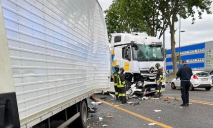 Violento incidente lungo via della Libertà in direzione Mestre: traffico in tilt