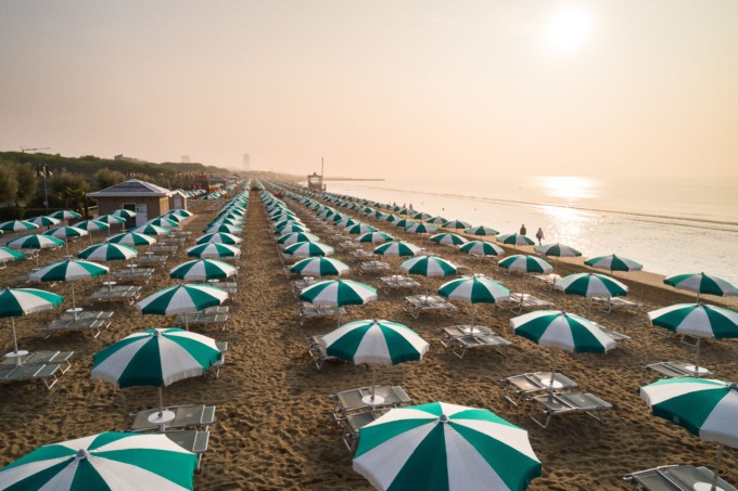 Jesolo turismo, buoni spesa per chi cede l’ombrellone: come funziona