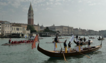 Festa del remo a Venezia: oltre 7mila partecipanti in barca per la 46esima edizione di Vogalonga