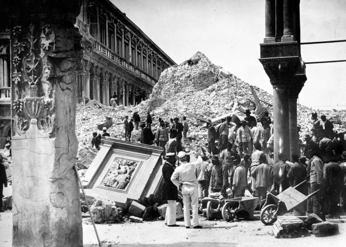 120 anni fa il crollo del campanile di San Marco: le foto d’epoca del disastro