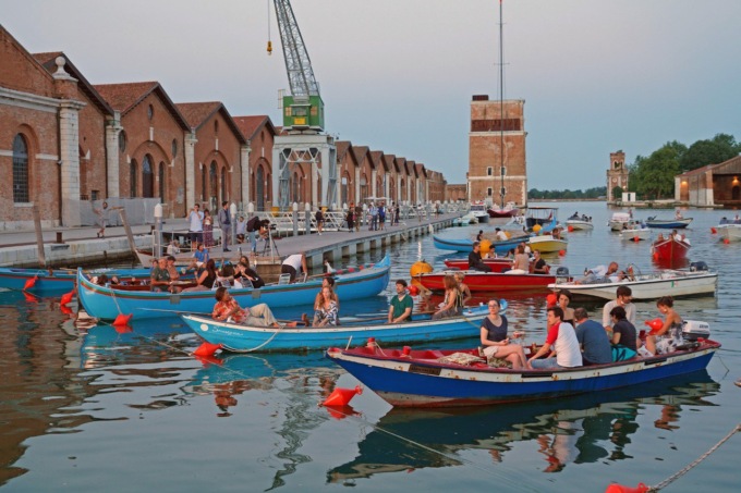 Cinema Barch-In 2022: a Venezia il cinema drive-in è in barca