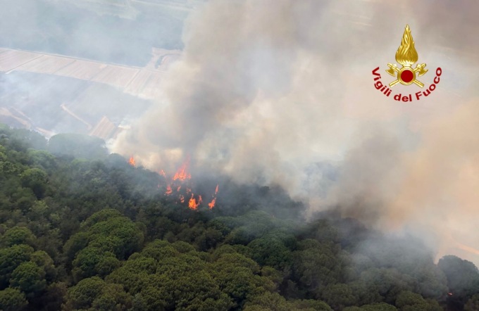 Incendio Bibione, Zaia, “Riprese attività di spegnimento, ancora focolai sottochioma”