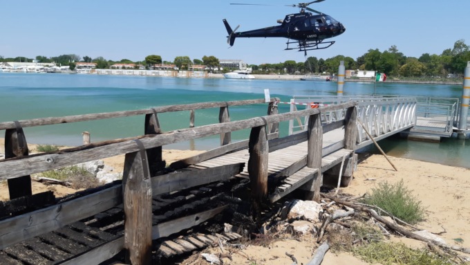 Incendio Bibione, da lunedì lavori per ripristinare il pontile