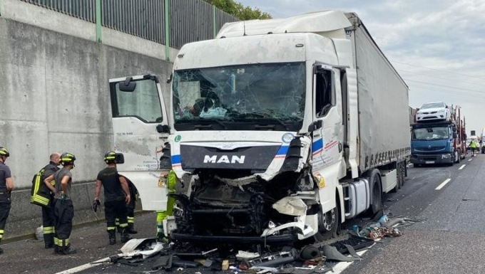 Tir a fuoco sul Passante di Mestre, traffico in tilt anche per altri incidenti in A4 e A57