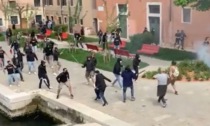 Il lato oscuro del calcio: il video delle botte da orbi tra gli ultras prima della partita Venezia - Bologna